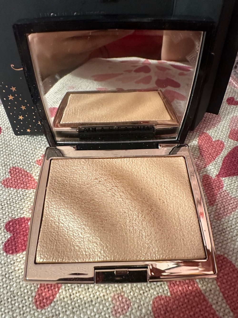 Anastasia Beverly Hills Amrezy Highlighter Compact - Black & Gold - Picture 3 of 5
